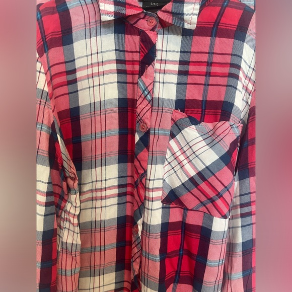 Hi, selling this tremendous Button Down Shirt for women in size S. - Picture 3 of 9